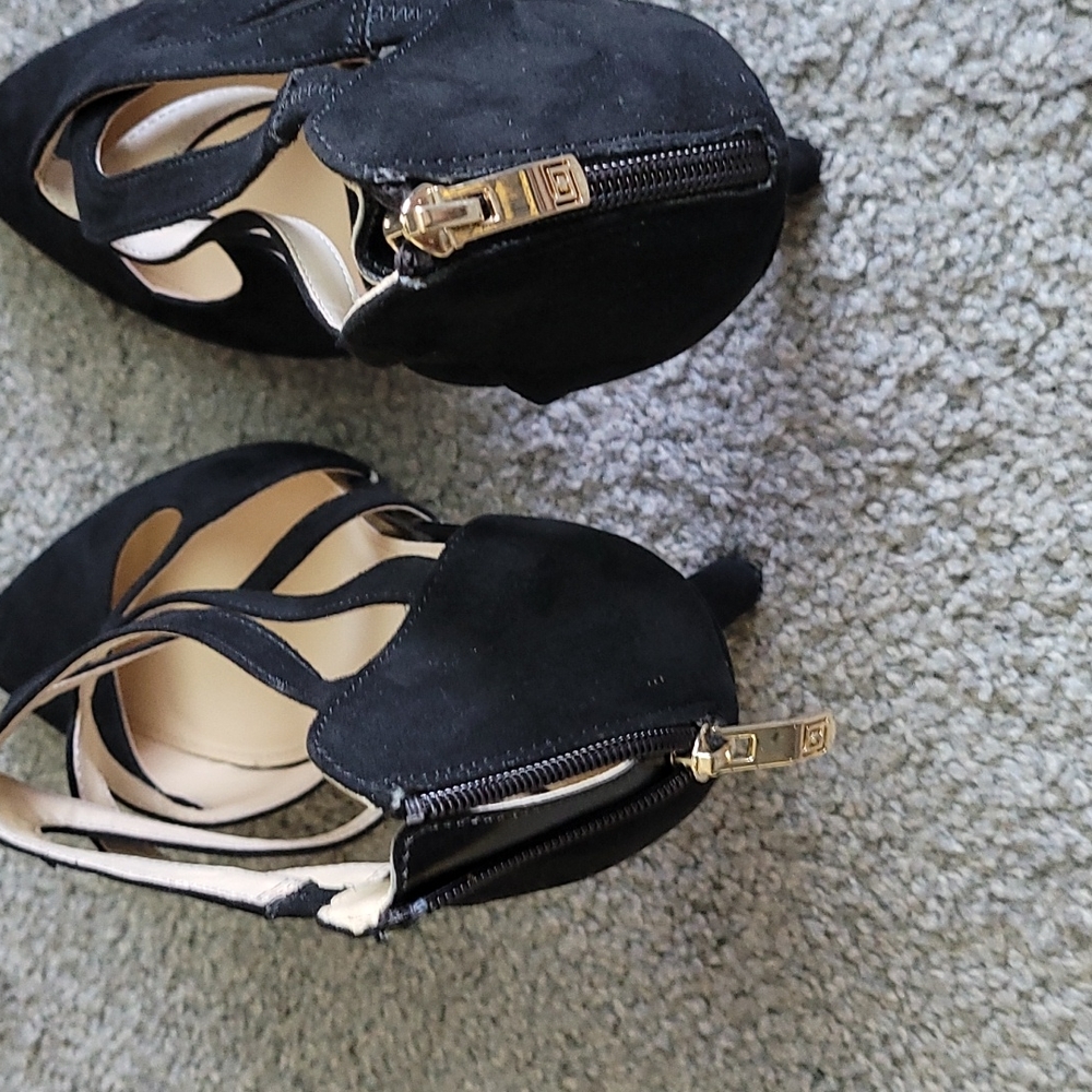 Shoes - Picture 4 of 8